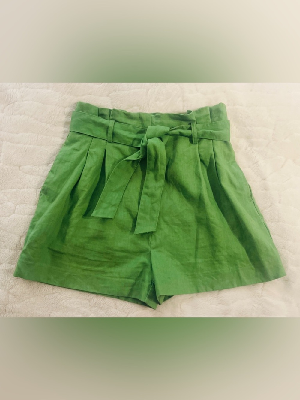 Mango Linen shorts with belt in green, featuring a high-rise paperbag waist. M
